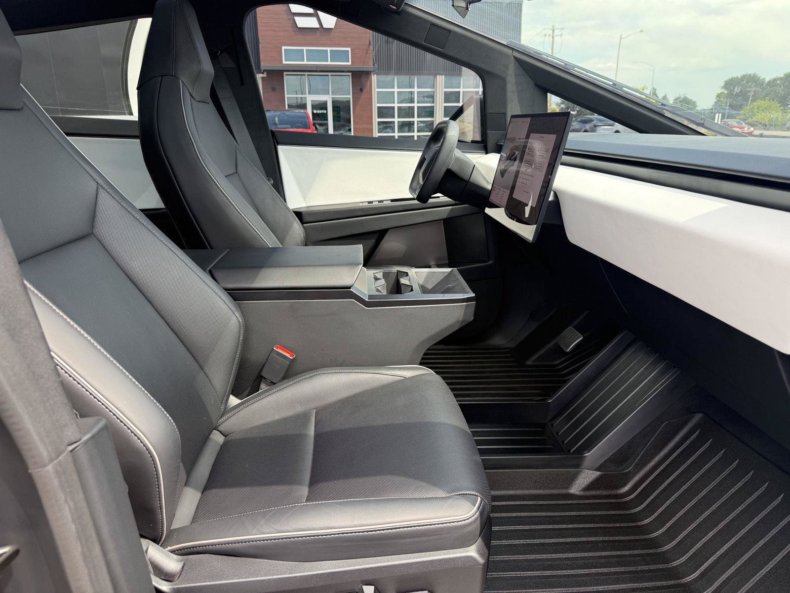 Used 2024 Tesla Cybertruck AWD Crew Cab image 24