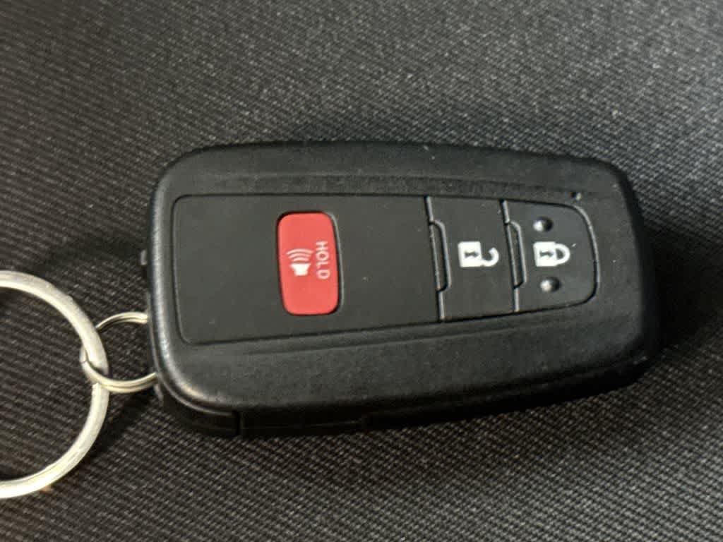 Used 2022 Toyota C-HR XLE FWD image 28