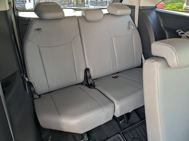 Used 2025 Toyota Sienna XLE FWD image 15