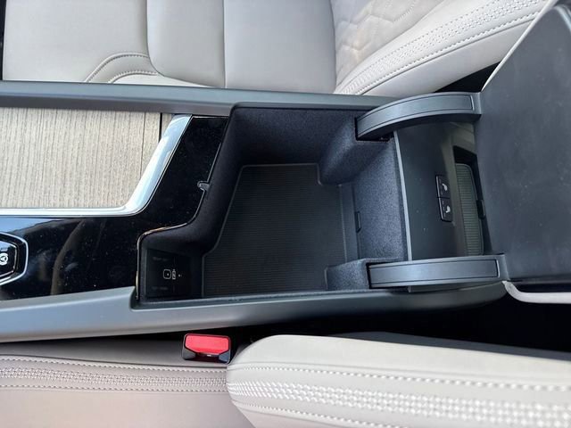 Used 2026 Volvo XC60 B5 Plus w/ Protection Package Premier image 33