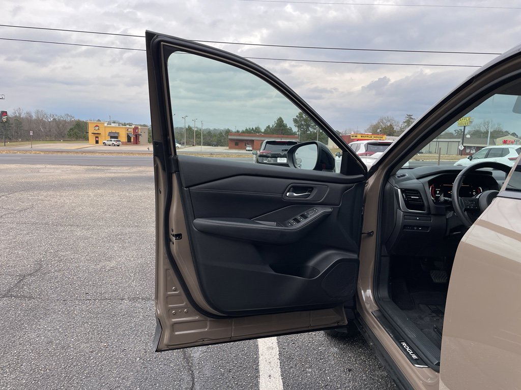 Certified 2024 Nissan Rogue SL image 8