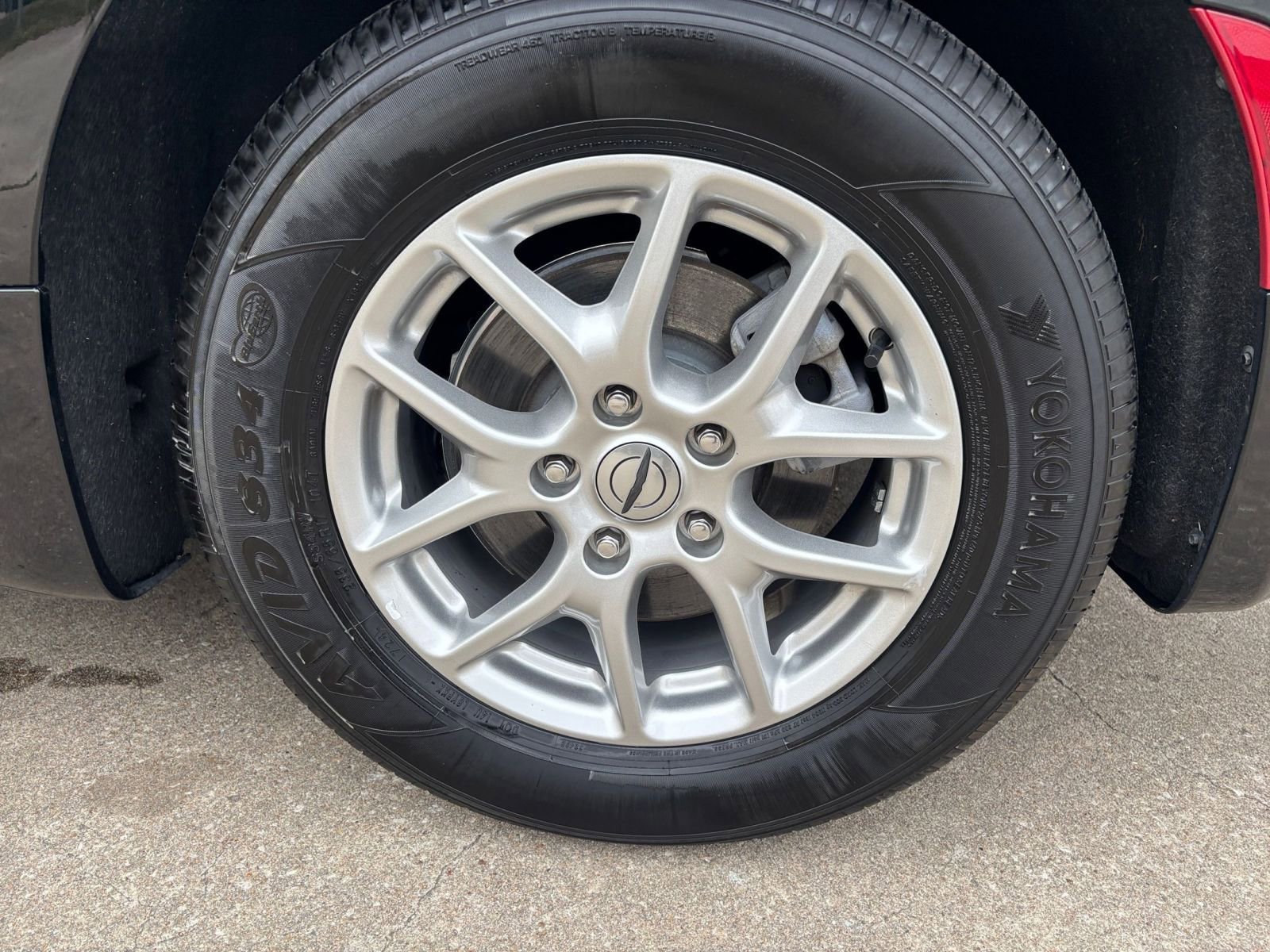 Used 2025 Chrysler Pacifica Select image 27