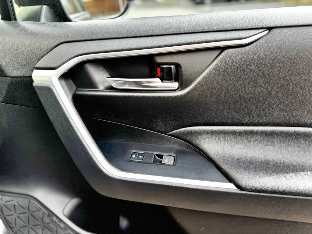 Used 2022 Toyota RAV4 SE w/ Convenience Package AWD/4WD image 38