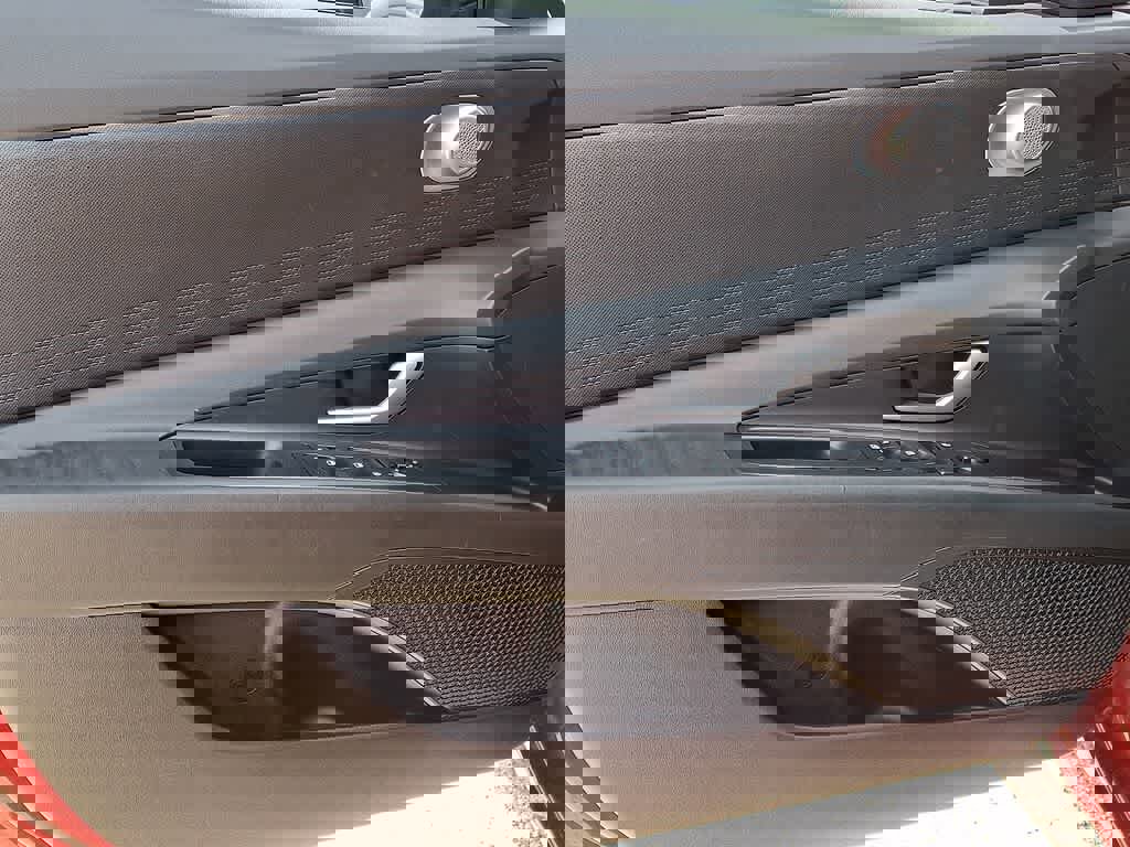 Used 2024 Hyundai Elantra SEL image 11