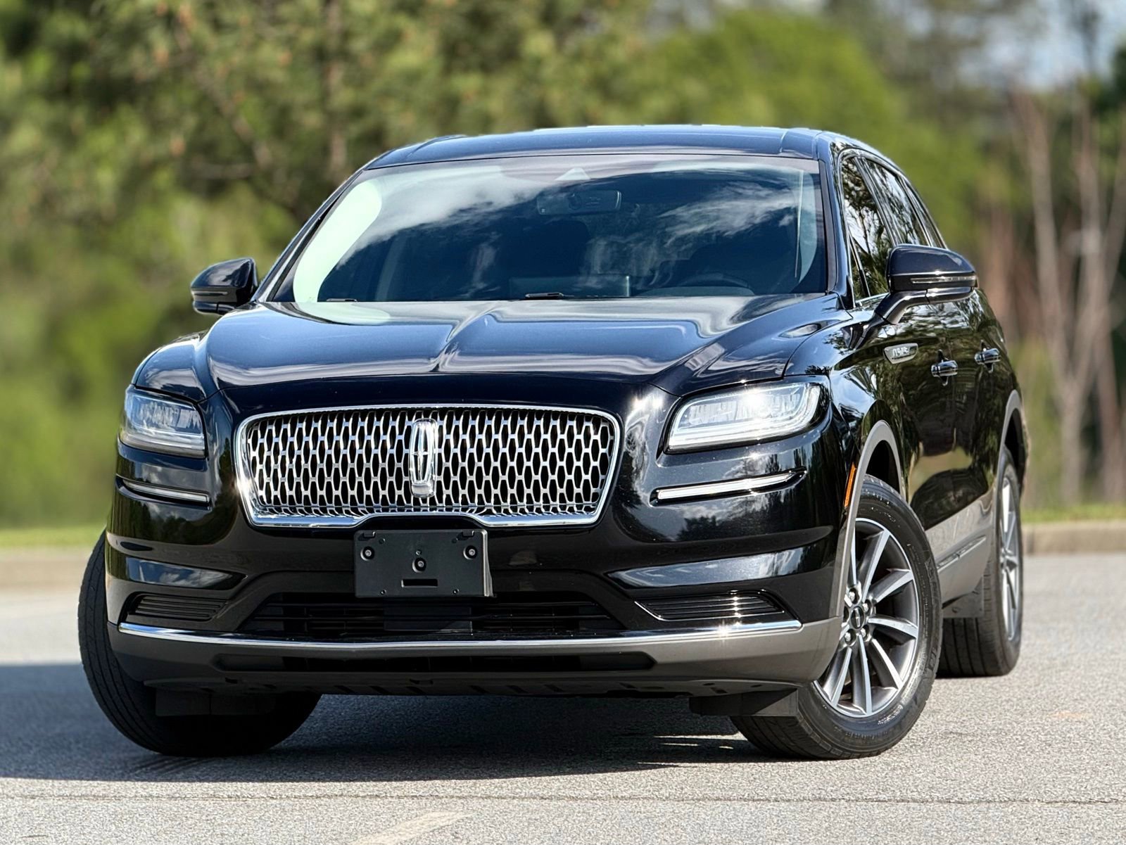 Used 2022 Lincoln Nautilus AWD image 2