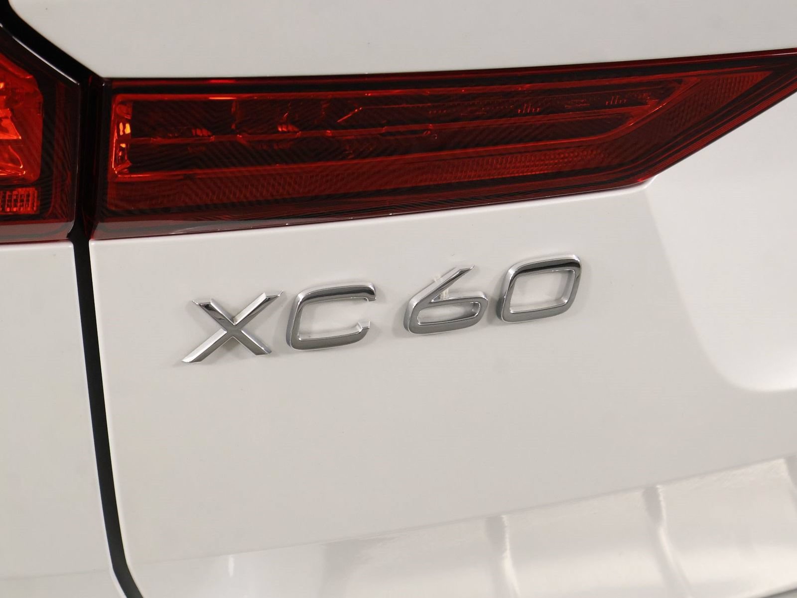 Certified 2024 Volvo XC60 B5 Core AWD/4WD image 19