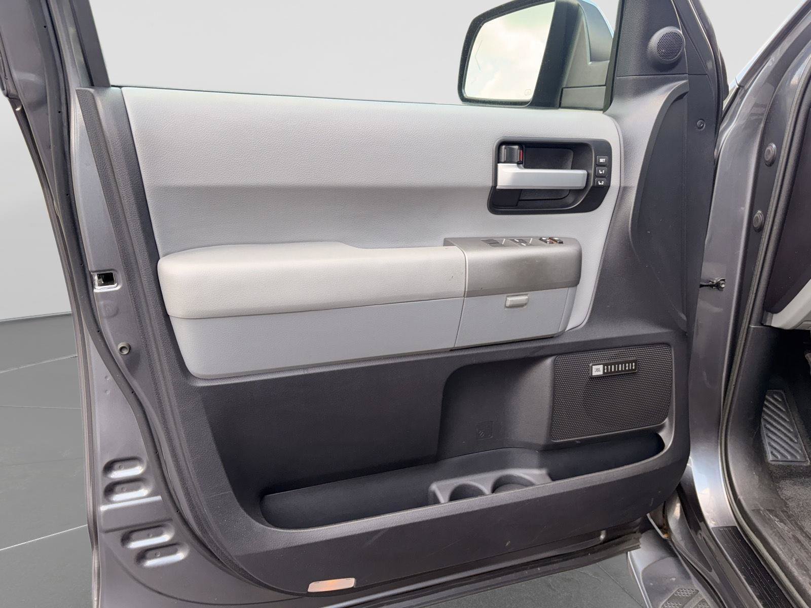 Used 2016 Toyota Sequoia Limited AWD/4WD image 9