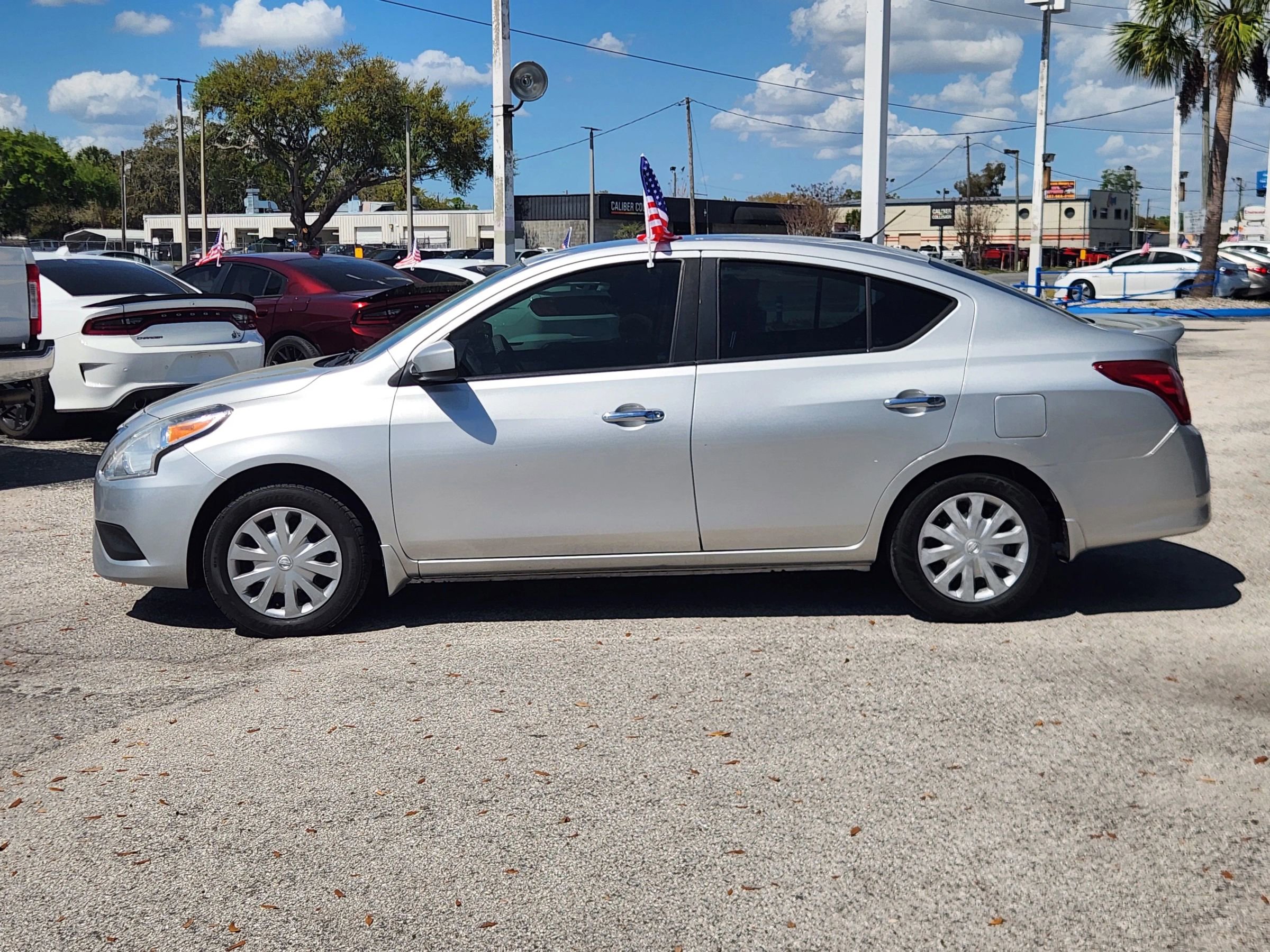 Used 2018 Nissan Versa SV FWD image 5