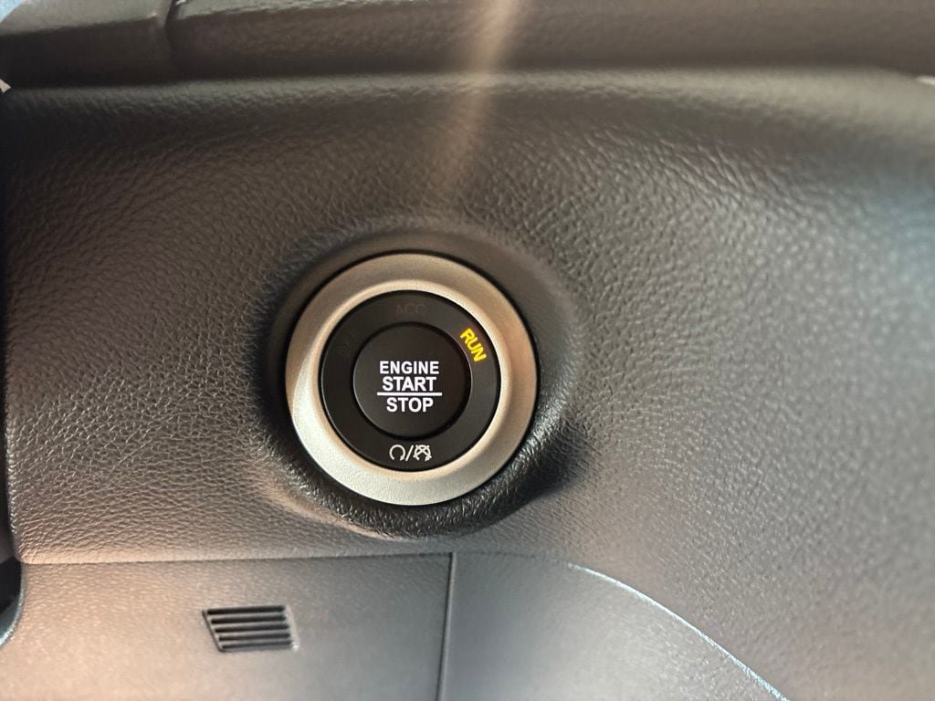 New 2027 Chrysler Pacifica Select FWD image 13