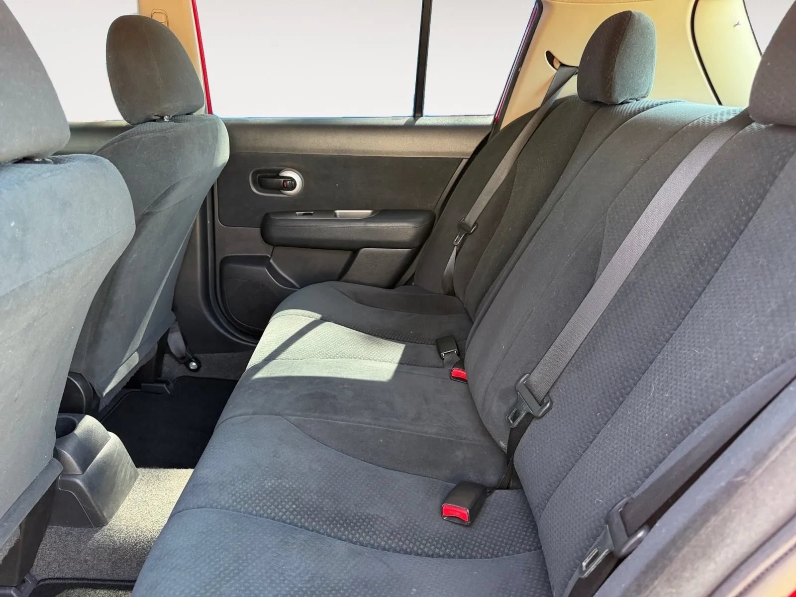 Used 2011 Nissan Versa 1.8 S FWD image 10