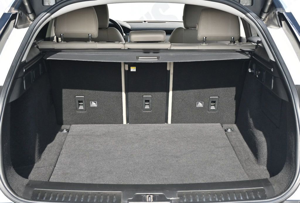 Used 2018 Land Rover Range Rover Velar S image 18