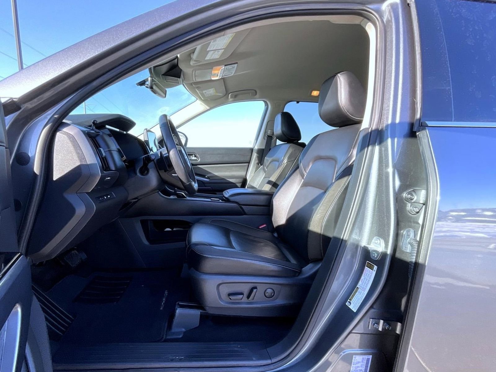 Used 2024 Nissan Pathfinder SL image 10