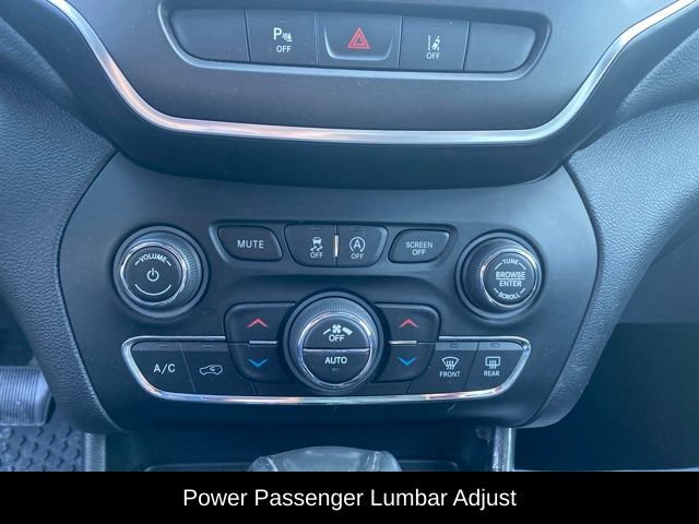 Used 2022 Jeep Cherokee Trailhawk w/ Premium Leather Package AWD/4WD image 19