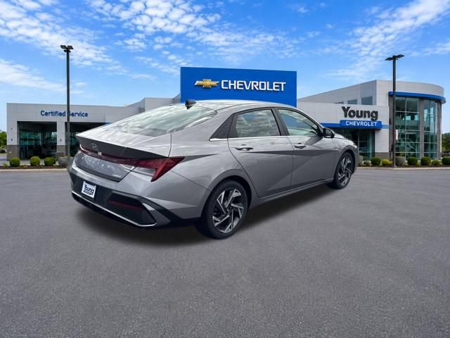 Used 2024 Hyundai Elantra Limited FWD image 7
