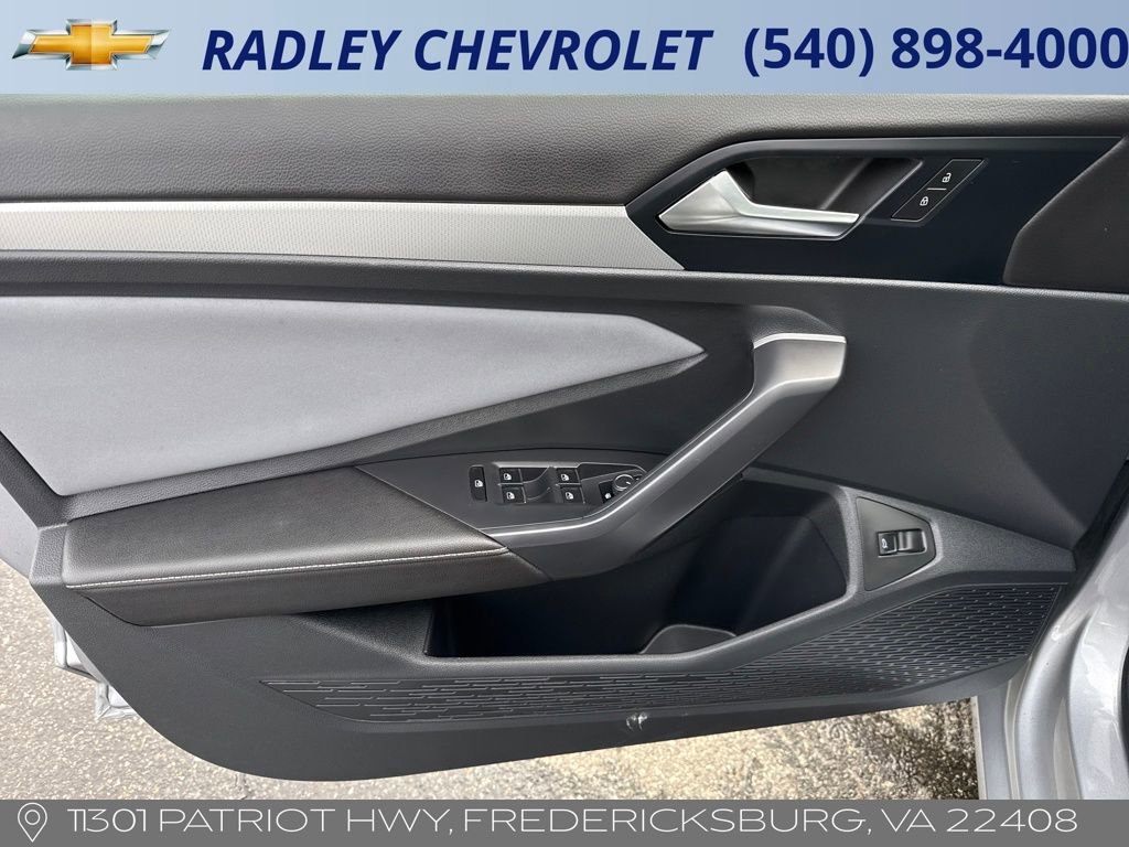 Used 2025 Volkswagen Jetta SE image 5