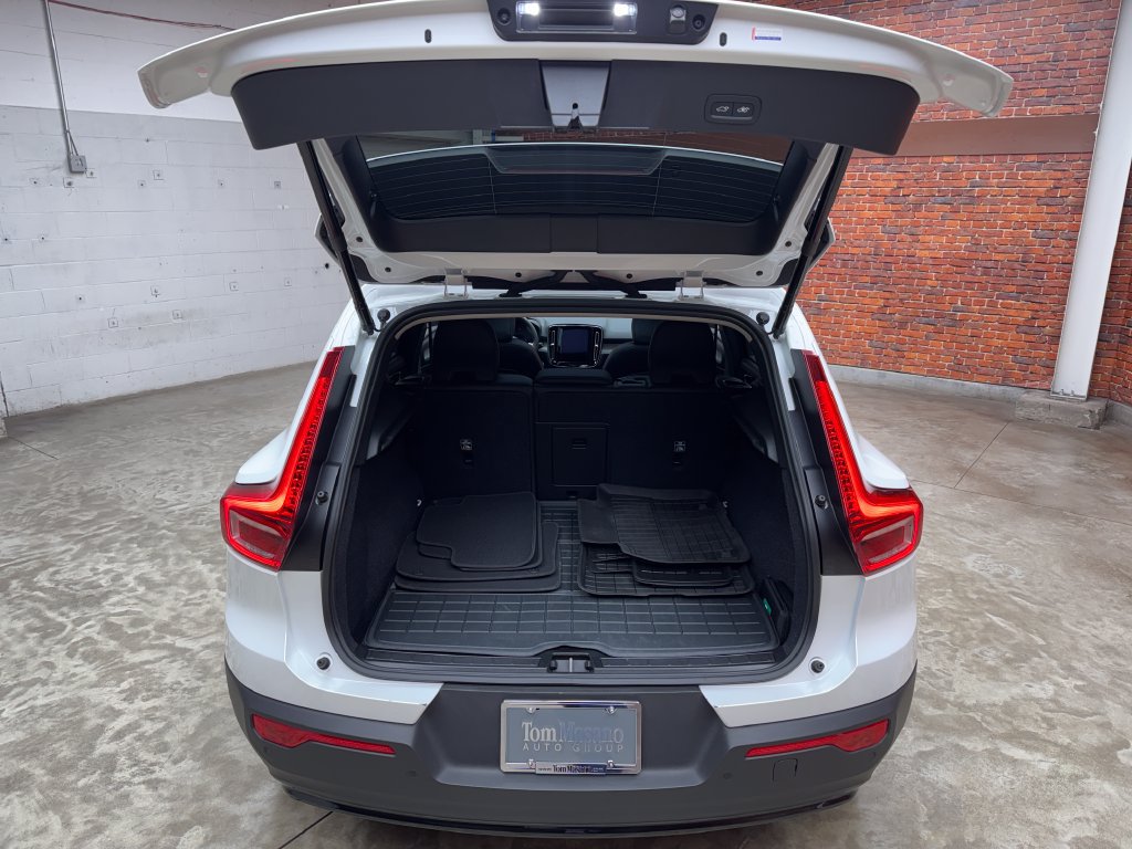 Used 2026 Volvo XC40 B5 Plus AWD/4WD image 29