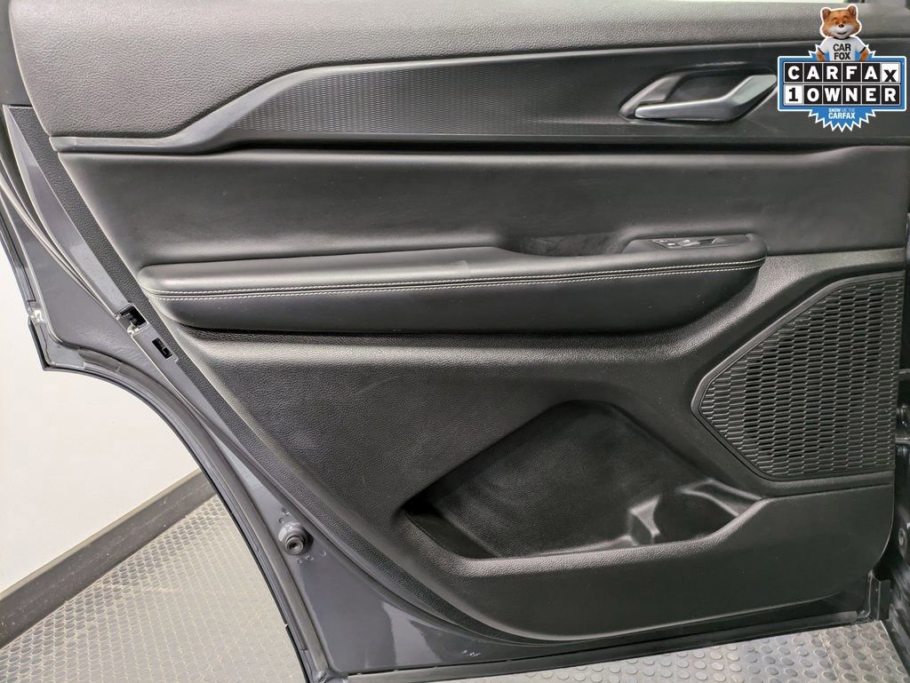 Used 2024 Jeep Grand Cherokee L Altitude image 22