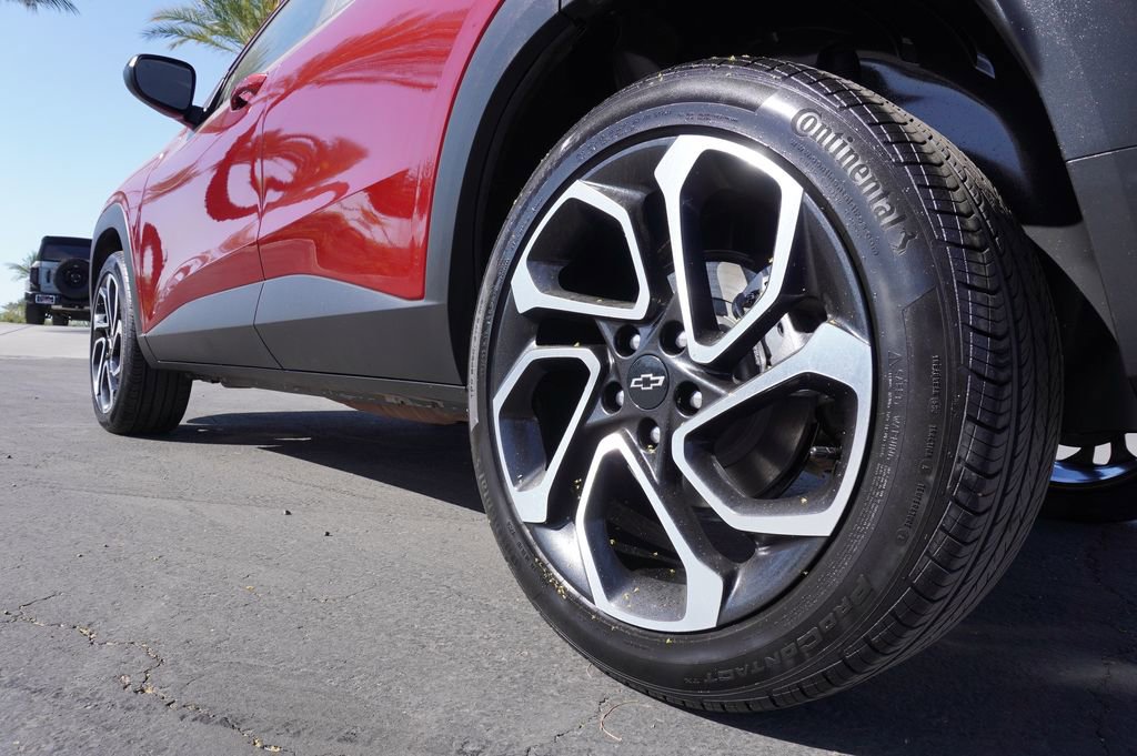 Used 2025 Chevrolet Trax RS w/ Sunroof Package FWD image 6