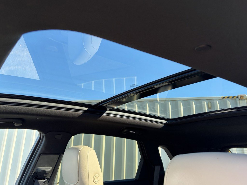 Used 2018 Cadillac XT5 Luxury w/ Driver Awareness Package image 4