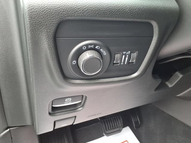 Used 2025 Jeep Grand Cherokee L Altitude AWD/4WD image 17