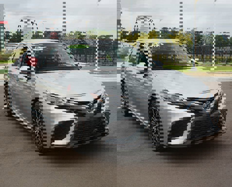 Used 2024 Toyota Camry SE image 2