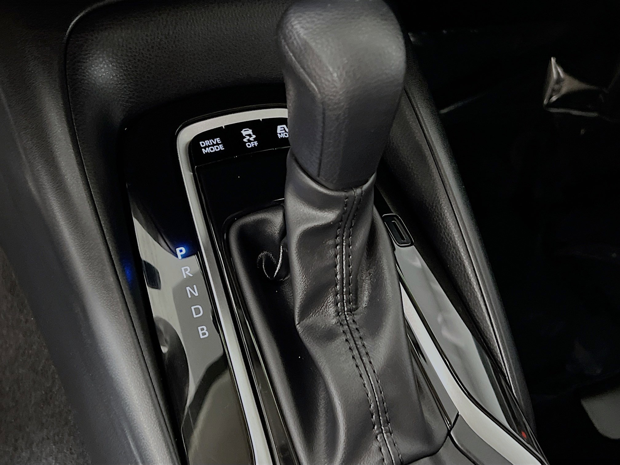 Used 2025 Toyota Corolla LE w/ LE Premium Package image 24