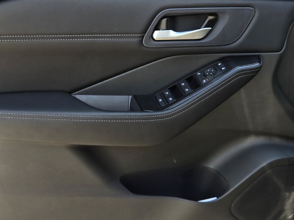 New 2026 Nissan Rogue Dark Armor AWD/4WD image 18