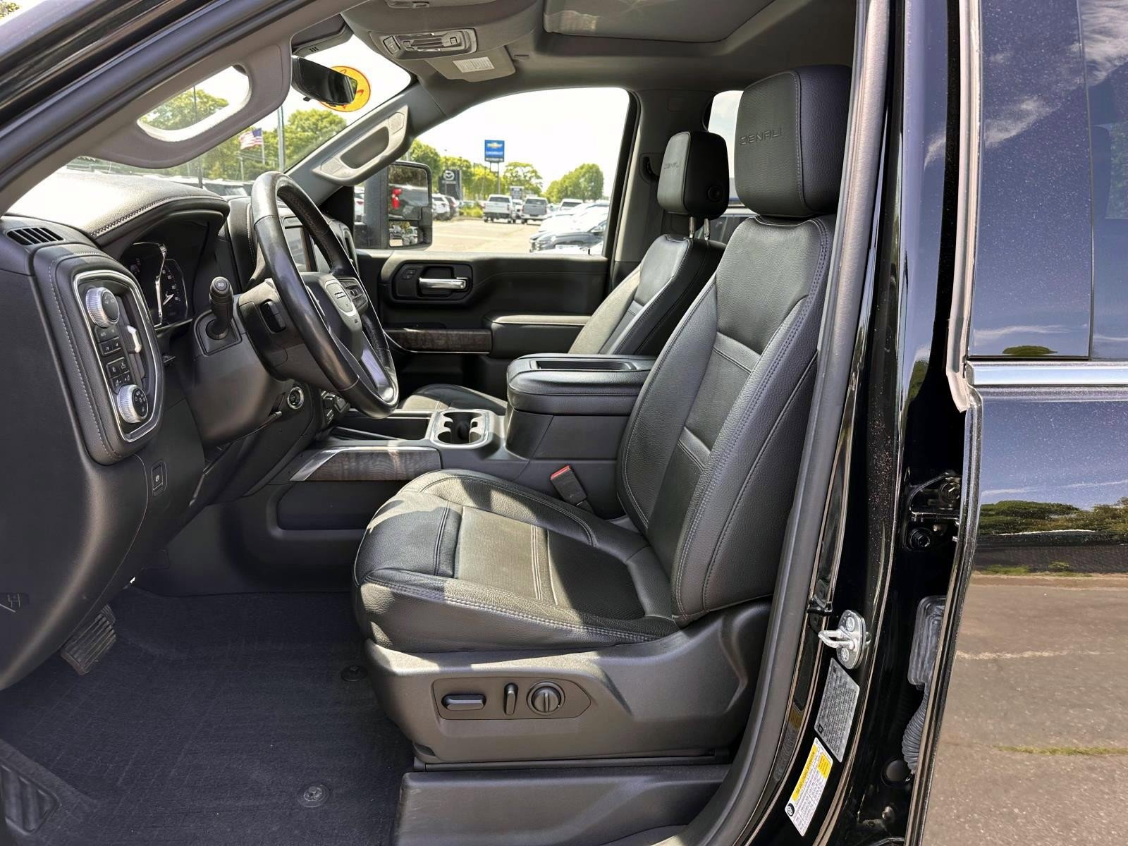 Used 2020 GMC Sierra 3500 Denali w/ Denali Ultimate Package AWD/4WD image 11