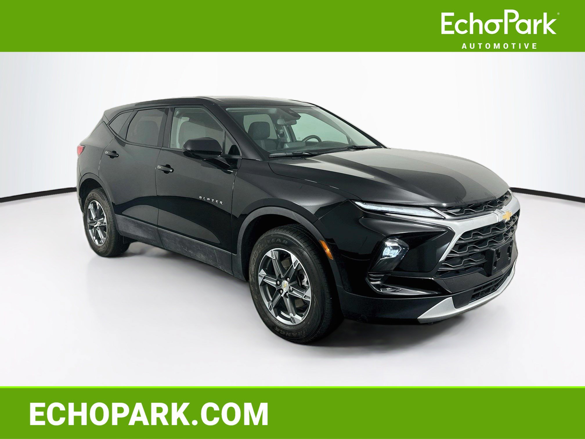 Used 2025 Chevrolet Blazer LT FWD image 1