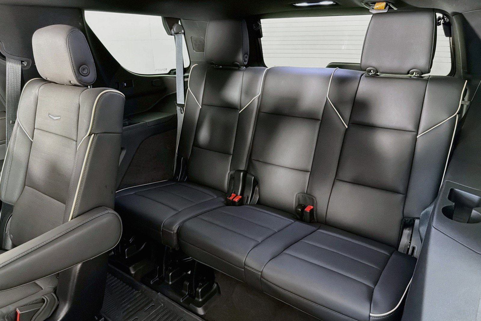 Used 2024 Cadillac Escalade Premium Luxury w/ LPO, Floor Liner Package AWD/4WD image 9