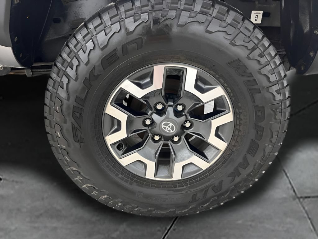 Used 2021 Toyota Tacoma TRD Off-Road w/ Technology Package AWD/4WD image 21