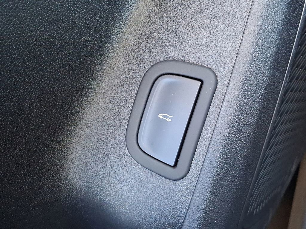 Used 2025 Chevrolet Traverse LT w/ Midnight/Sport Edition image 27