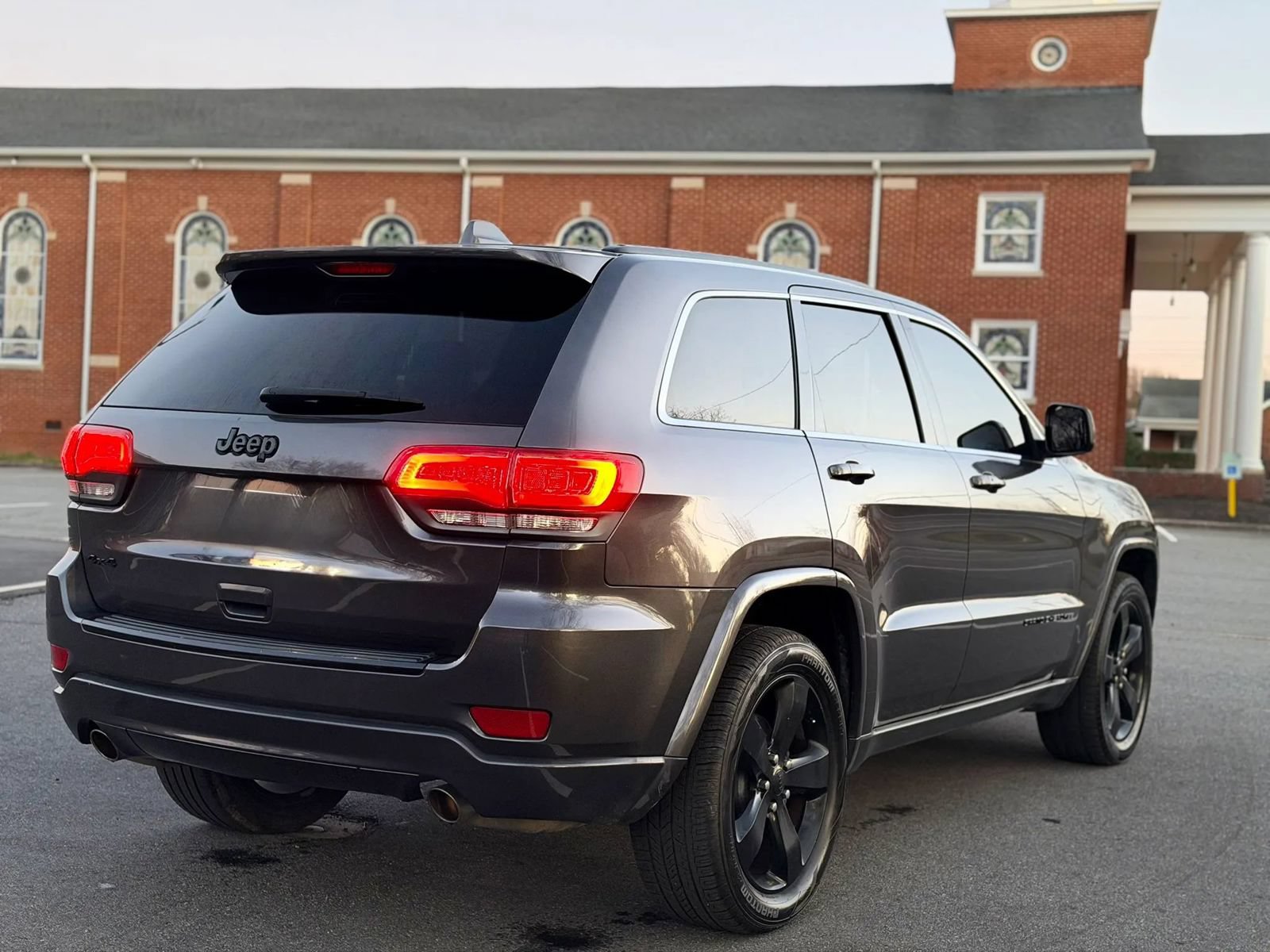 Used 2015 Jeep Grand Cherokee Altitude AWD/4WD image 6