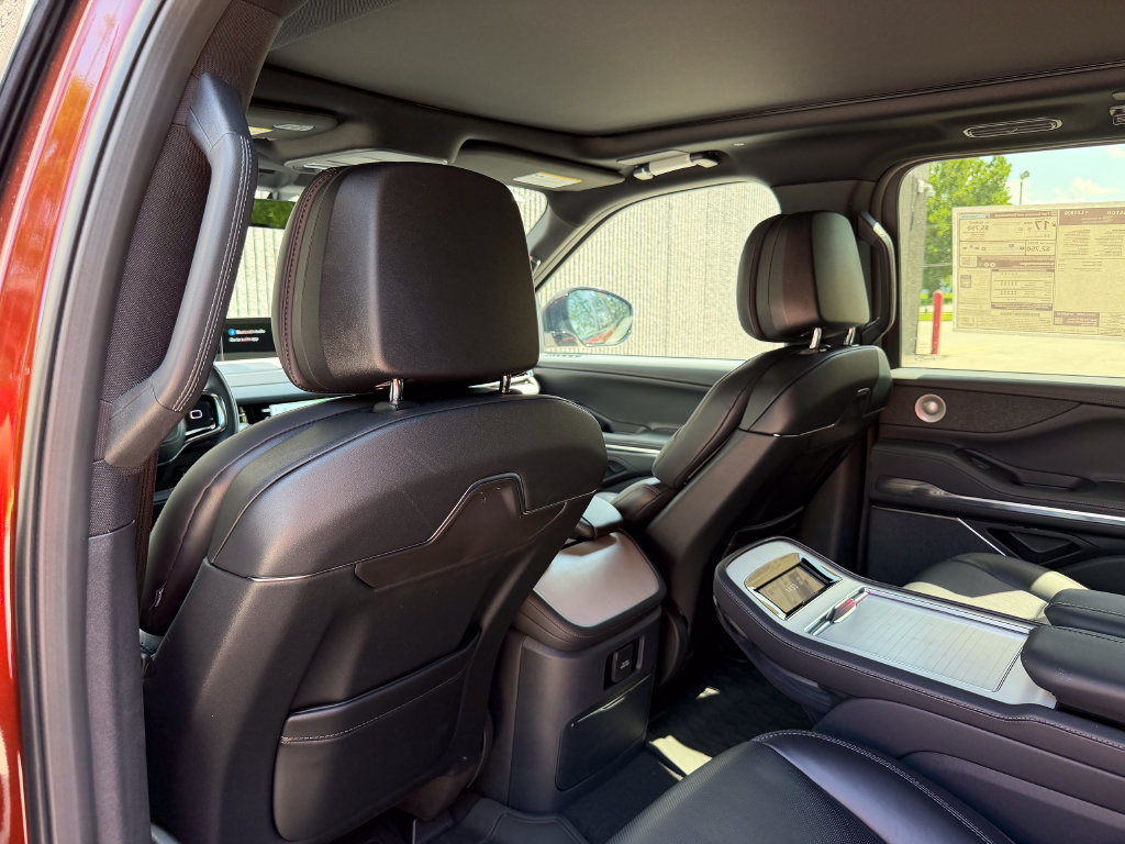 New 2027 Lincoln Navigator Reserve w/ Jet Appearance Package AWD/4WD image 21