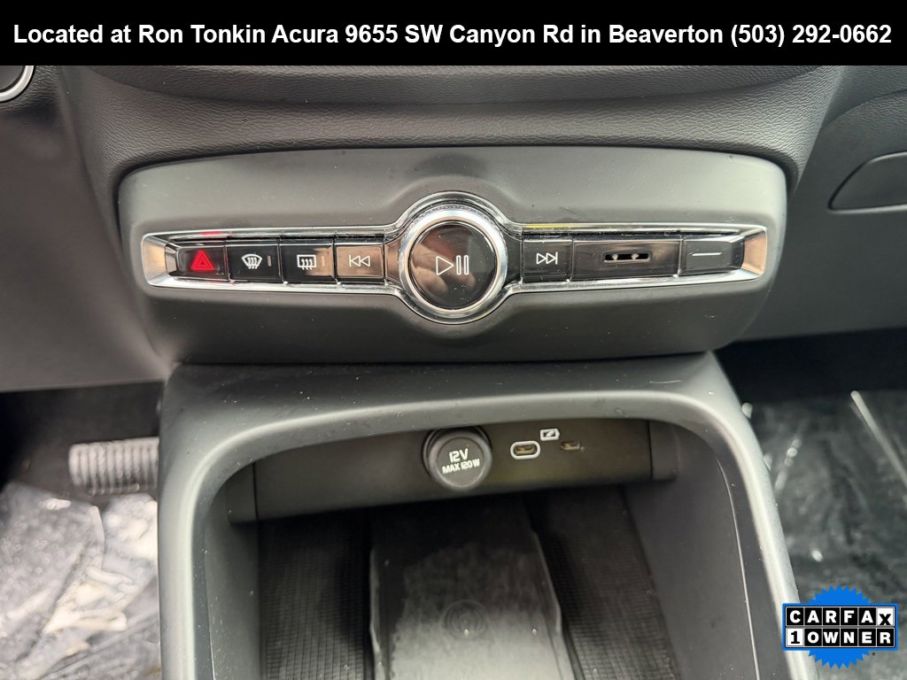 Used 2024 Volvo XC40 B5 Core image 23