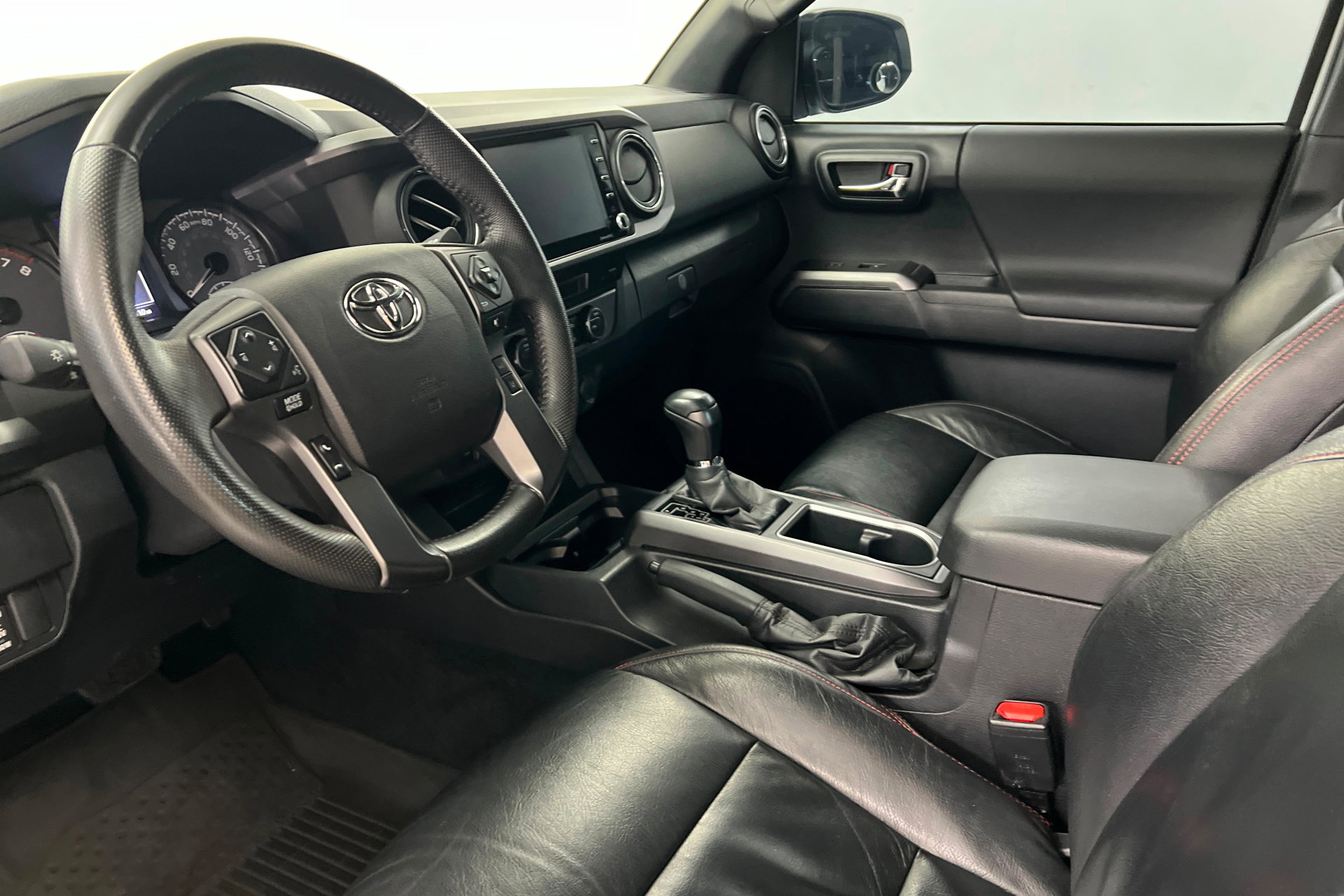 Used 2021 Toyota Tacoma TRD Sport w/ Technology Package image 16