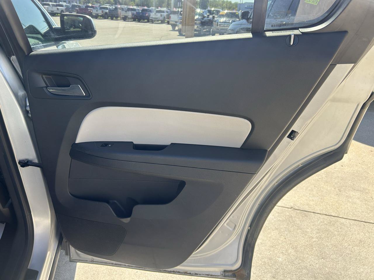 Used 2010 Chevrolet Equinox LT FWD image 17