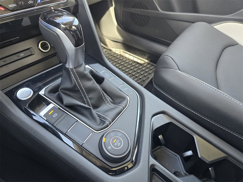 New 2025 Volkswagen Taos SEL image 17