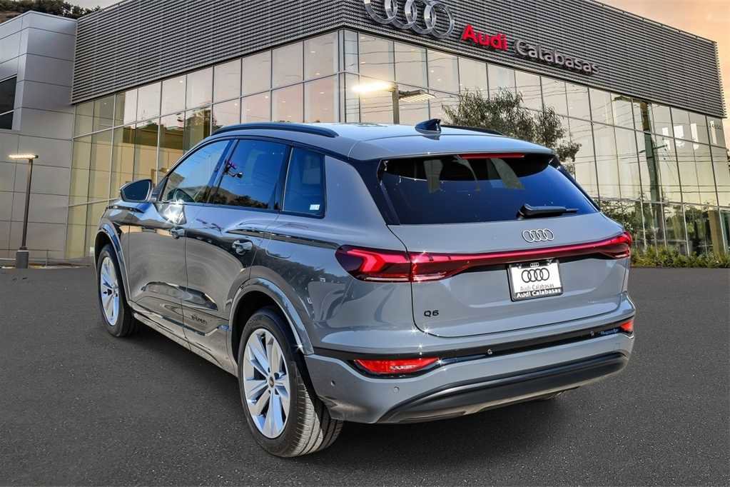 Used 2025 Audi Q6 e-tron Premium w/ Convenience Package image 2