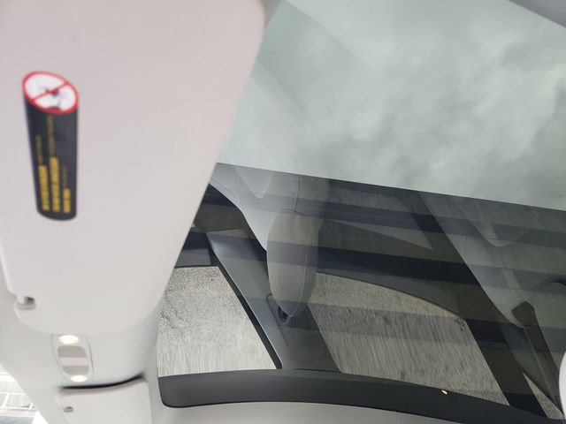 Used 2022 Tesla Model Y Long Range image 18