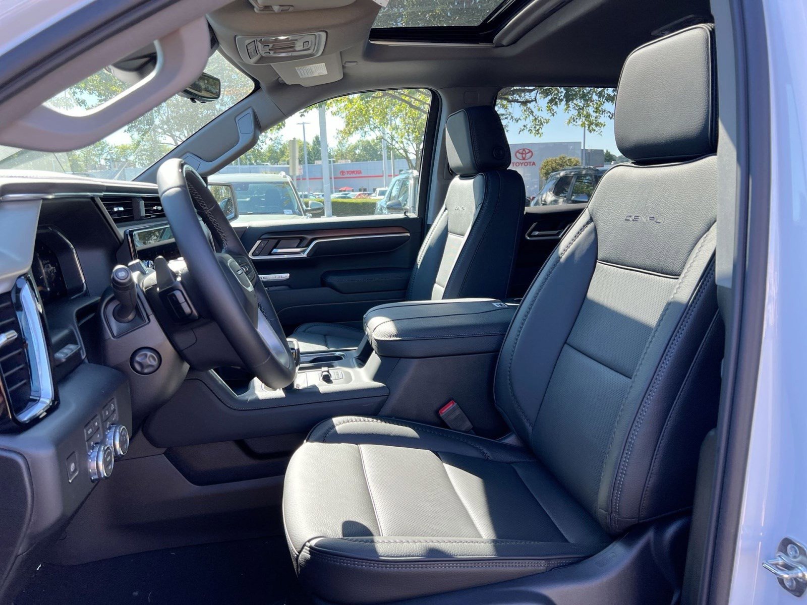 New 2026 GMC Sierra 1500 Denali w/ Technology Package image 13