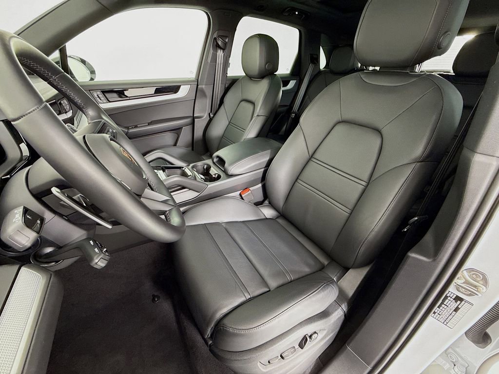 Certified 2025 Porsche Cayenne E-Hybrid image 5