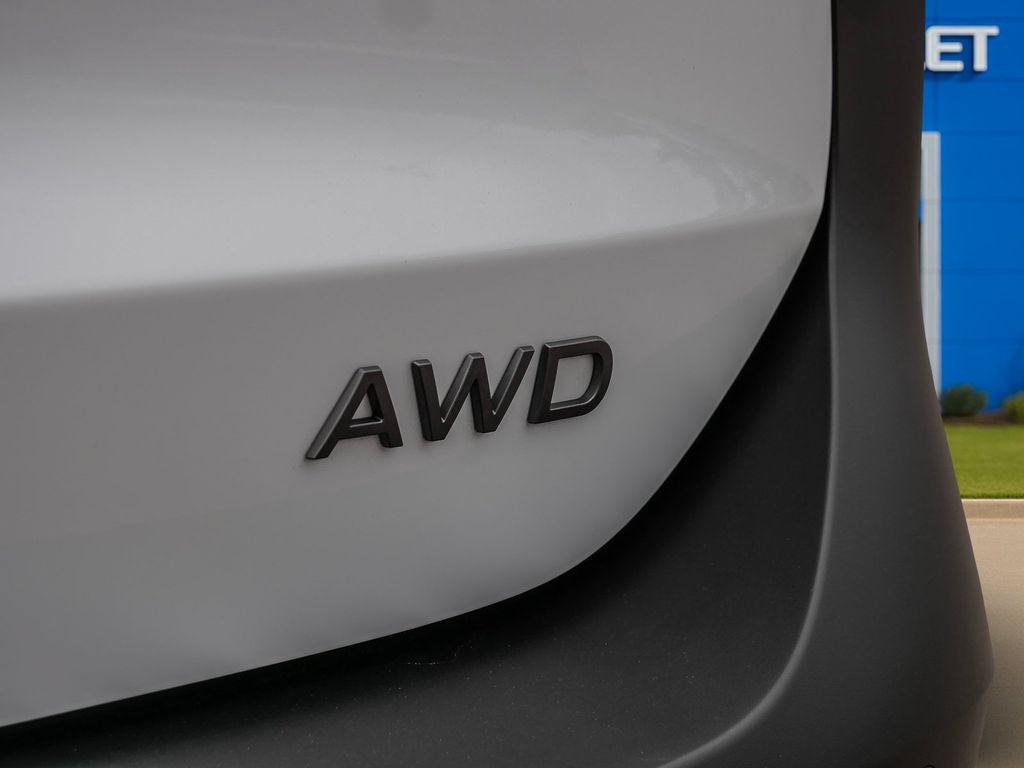 Used 2025 Nissan Kicks SV AWD/4WD image 11