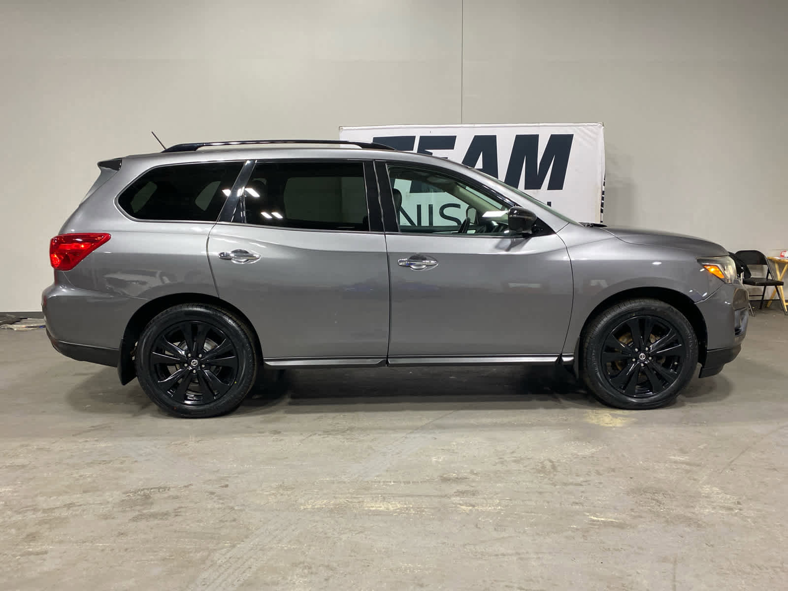 Used 2018 Nissan Pathfinder SL w/ Midnight Edition Package image 8