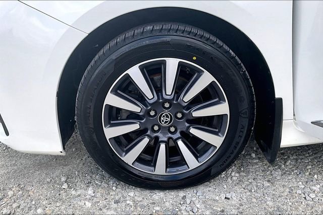 Used 2019 Toyota Sienna XLE w/ XLE Navigation Package image 8