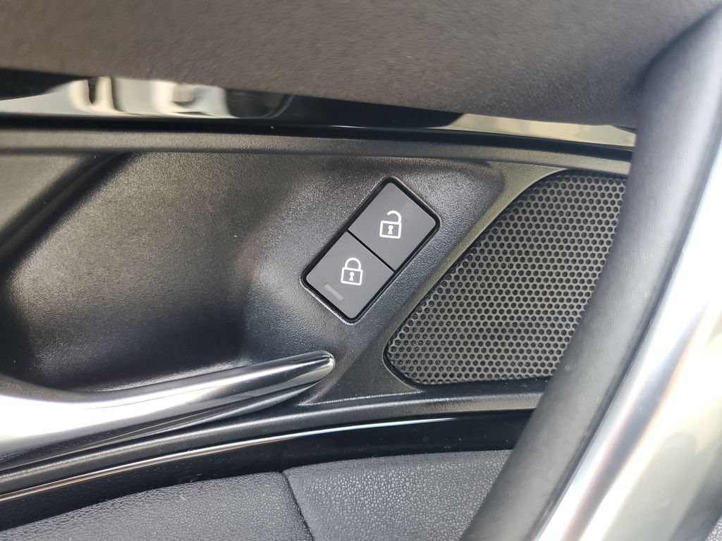Used 2025 Land Rover Discovery Sport S AWD/4WD image 9