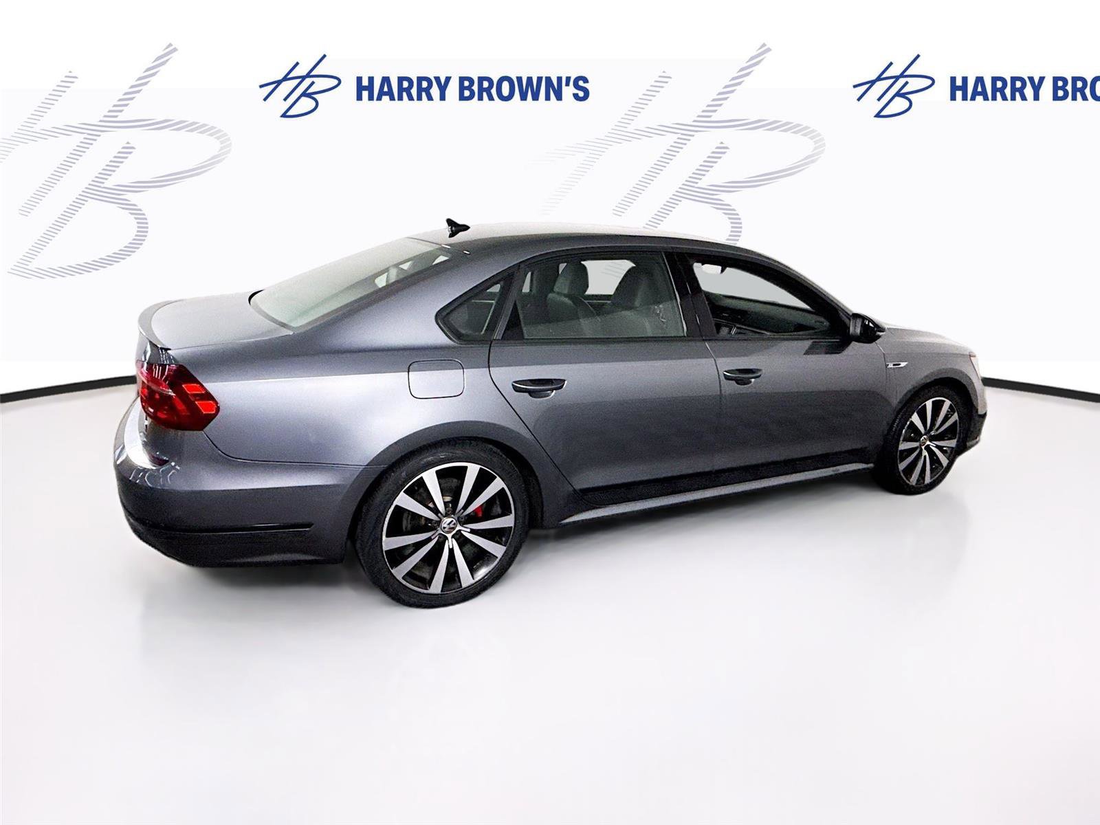 Used 2018 Volkswagen Passat 3.6 image 31