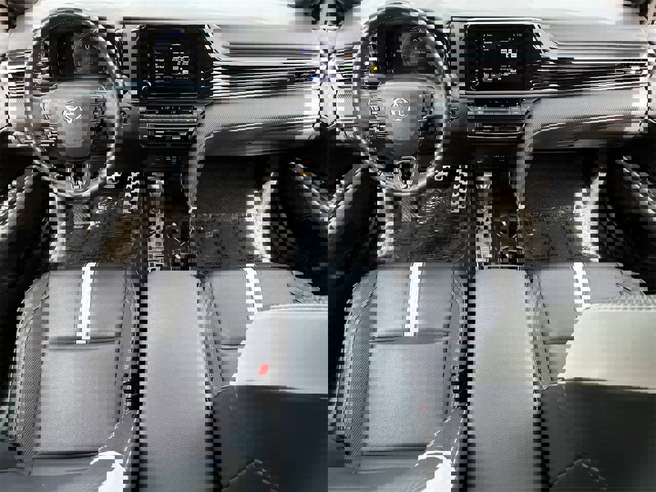 Used 2025 Toyota Camry SE image 9