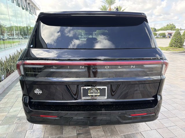 New 2026 Lincoln Navigator Reserve w/ Jet Appearance Package AWD/4WD image 3