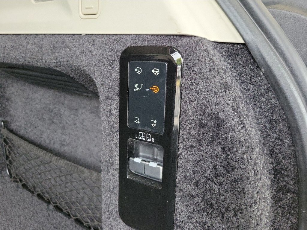 Used 2023 Land Rover Range Rover Autobiography AWD/4WD image 12
